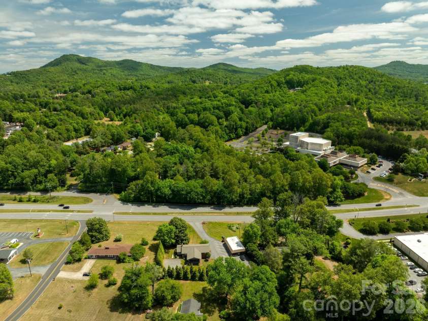 1818 Hickory Boulevard, Lenoir, NC 28645.  MLS# CAR4375626, YatesRealty ID 16601. 