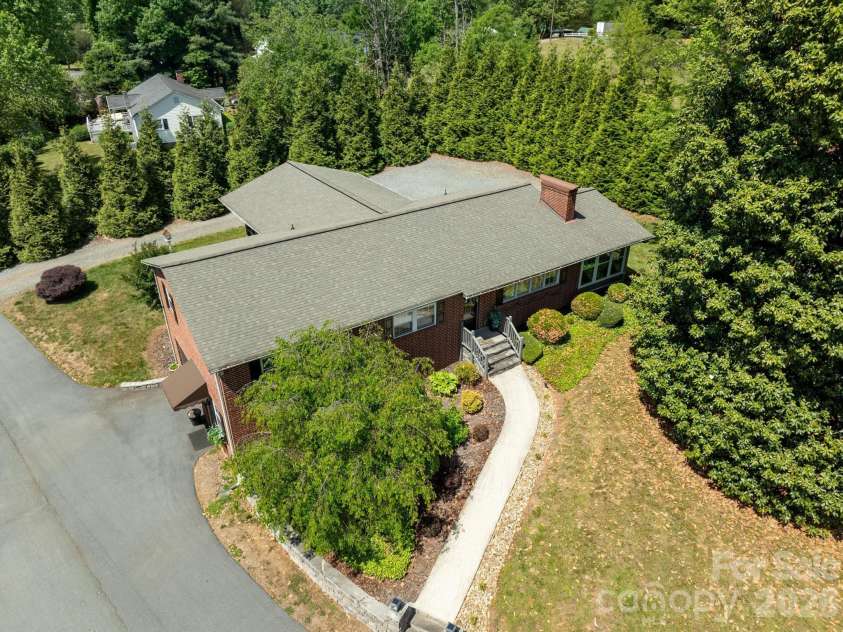 1818 Hickory Boulevard, Lenoir, NC 28645.  MLS# CAR4375626, YatesRealty ID 16601. 