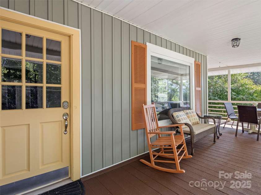 23 Maxwell Road, Asheville, NC 28805.  MLS# CAR4247716, YatesRealty ID 16601. 