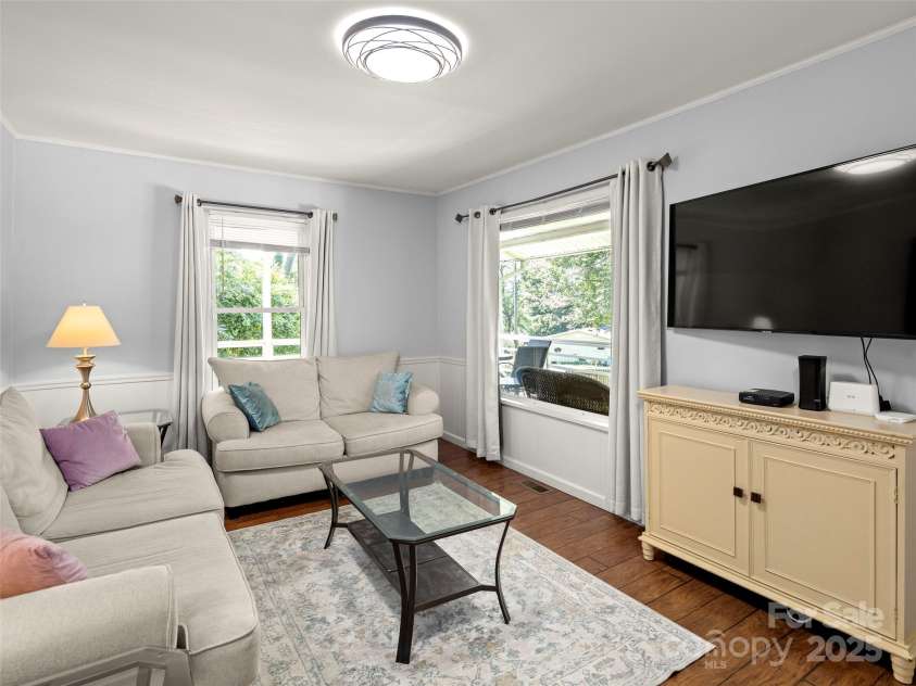 23 Maxwell Road, Asheville, NC 28805.  MLS# CAR4247716, YatesRealty ID 16601. 