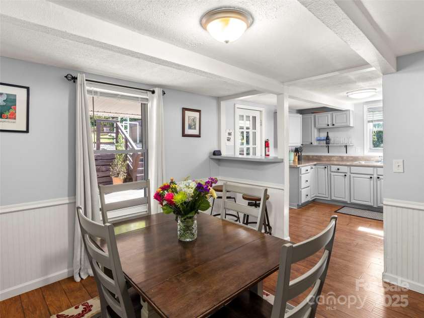 23 Maxwell Road, Asheville, NC 28805.  MLS# CAR4247716, YatesRealty ID 16601. 