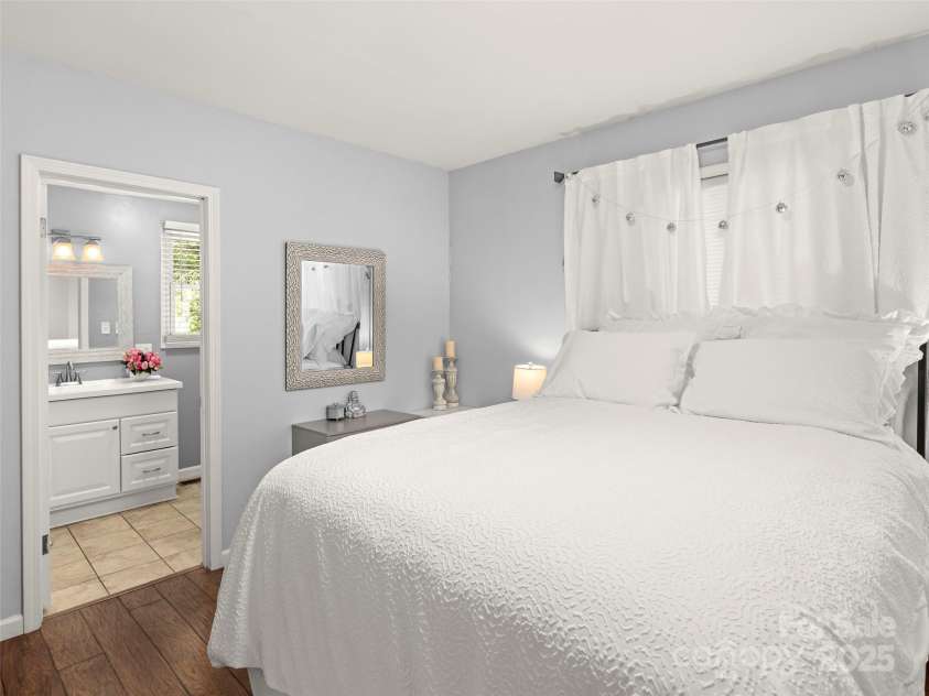 23 Maxwell Road, Asheville, NC 28805.  MLS# CAR4247716, YatesRealty ID 16601. 