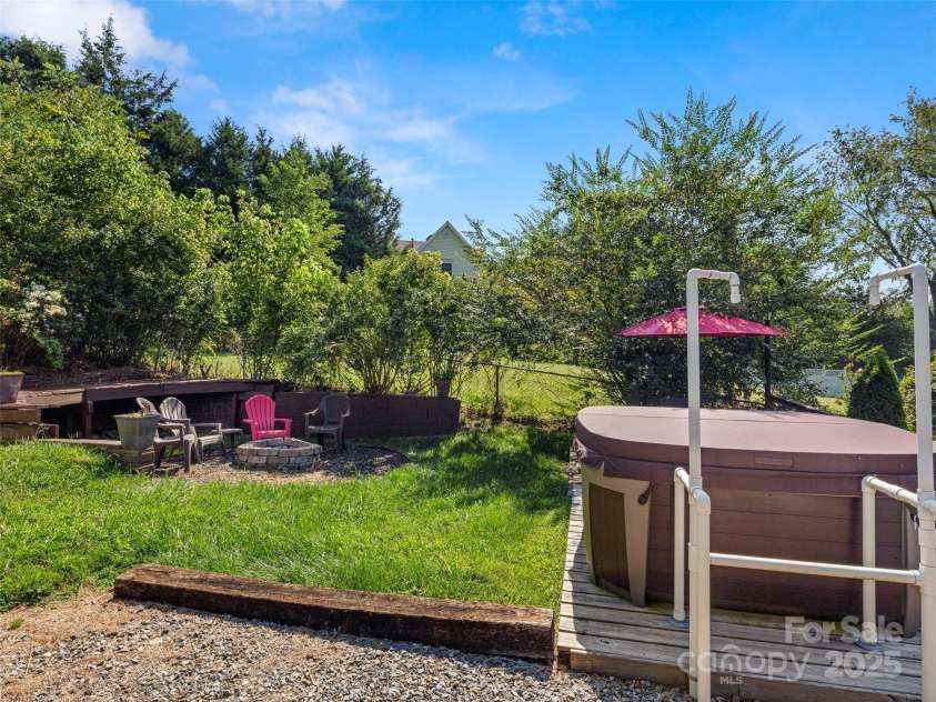 23 Maxwell Road, Asheville, NC 28805.  MLS# CAR4247716, YatesRealty ID 16601. 