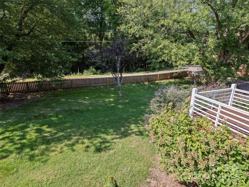 23 Maxwell Road, Asheville, NC 28805.  MLS# CAR4247716, YatesRealty ID 16601. 