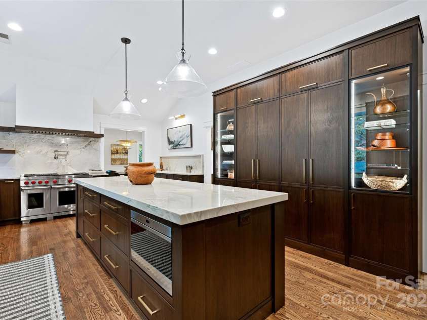7 Parkview Drive, Asheville, NC 28805.  MLS# CAR4228715, YatesRealty ID 16602. 