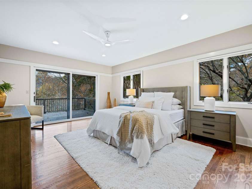 7 Parkview Drive, Asheville, NC 28805.  MLS# CAR4228715, YatesRealty ID 16602. 