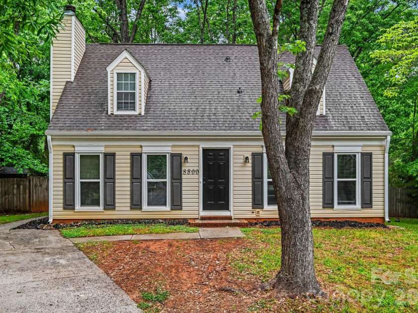 8800 Royal Scot Lane, Charlotte, NC 28227.  MLS# CAR4375224, YatesRealty ID 16604. 