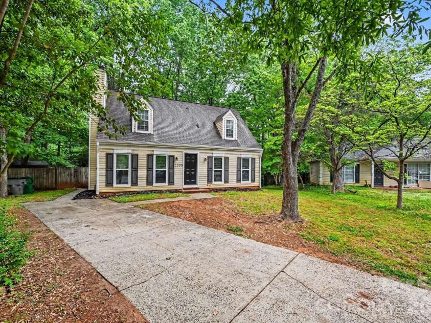 8800 Royal Scot Lane, Charlotte, NC 28227.  MLS# CAR4375224, YatesRealty ID 16604. 