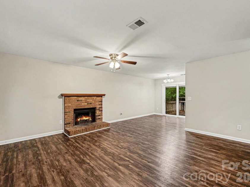 8800 Royal Scot Lane, Charlotte, NC 28227.  MLS# CAR4375224, YatesRealty ID 16604. 