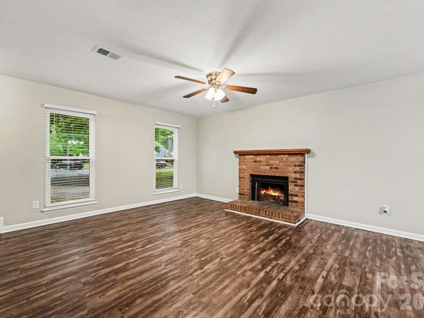 8800 Royal Scot Lane, Charlotte, NC 28227.  MLS# CAR4375224, YatesRealty ID 16604. 