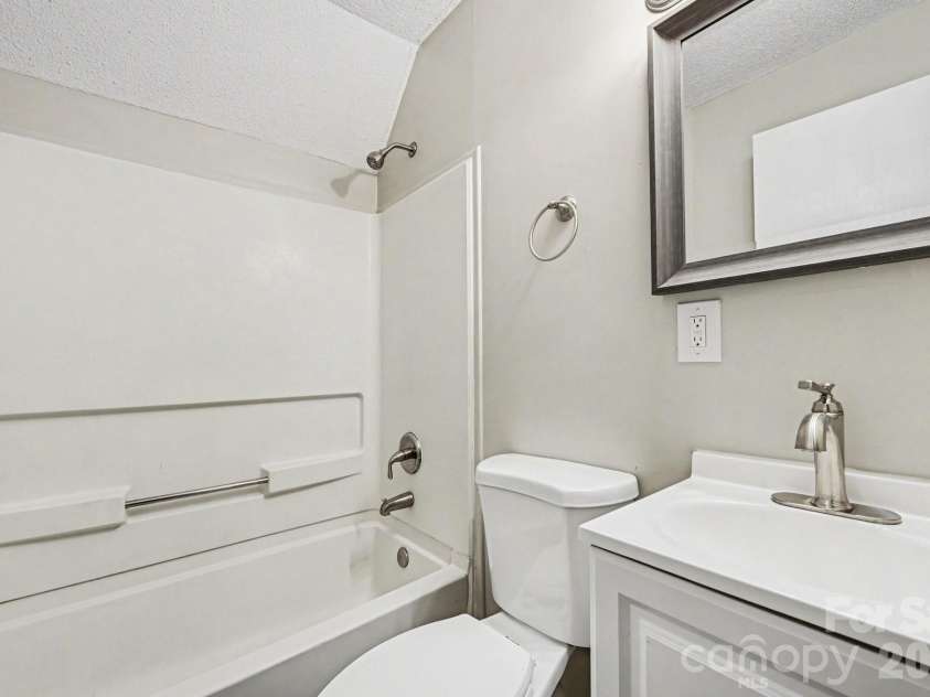 8800 Royal Scot Lane, Charlotte, NC 28227.  MLS# CAR4375224, YatesRealty ID 16604. 