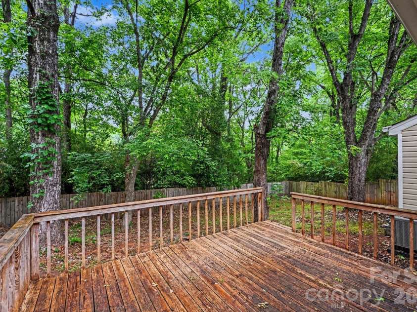 8800 Royal Scot Lane, Charlotte, NC 28227.  MLS# CAR4375224, YatesRealty ID 16604. 