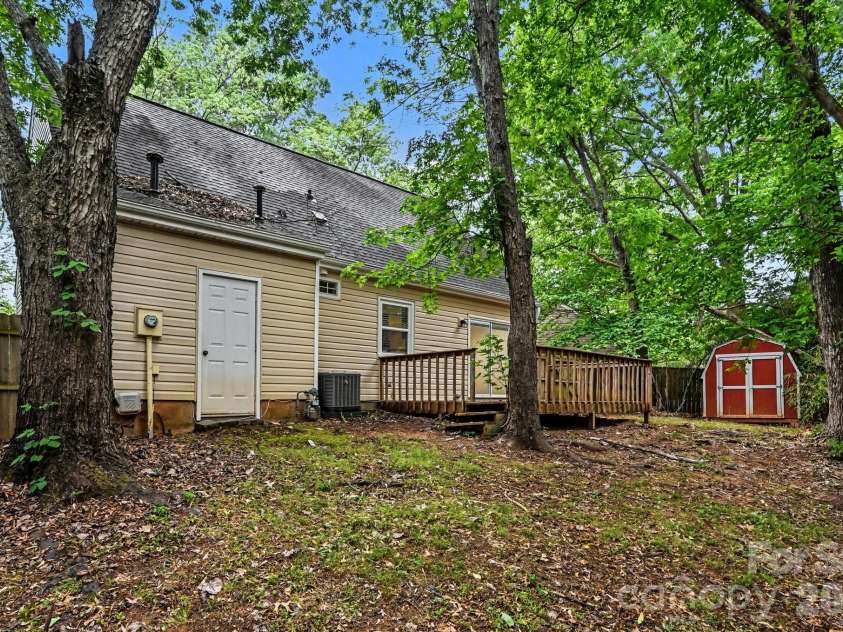 8800 Royal Scot Lane, Charlotte, NC 28227.  MLS# CAR4375224, YatesRealty ID 16604. 