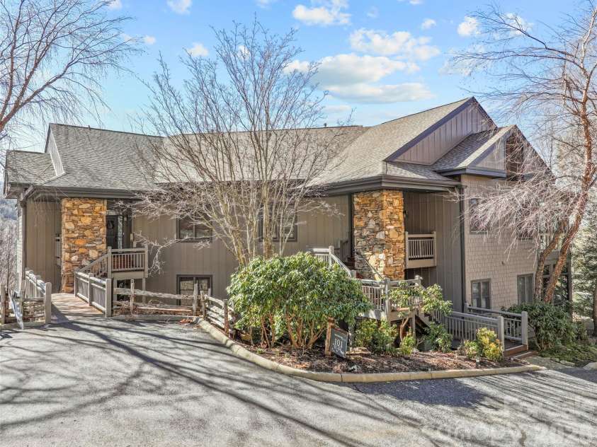 101 Spring Rock Road, Burnsville, NC 28714.  MLS# CAR4368484, YatesRealty ID 16605. 
