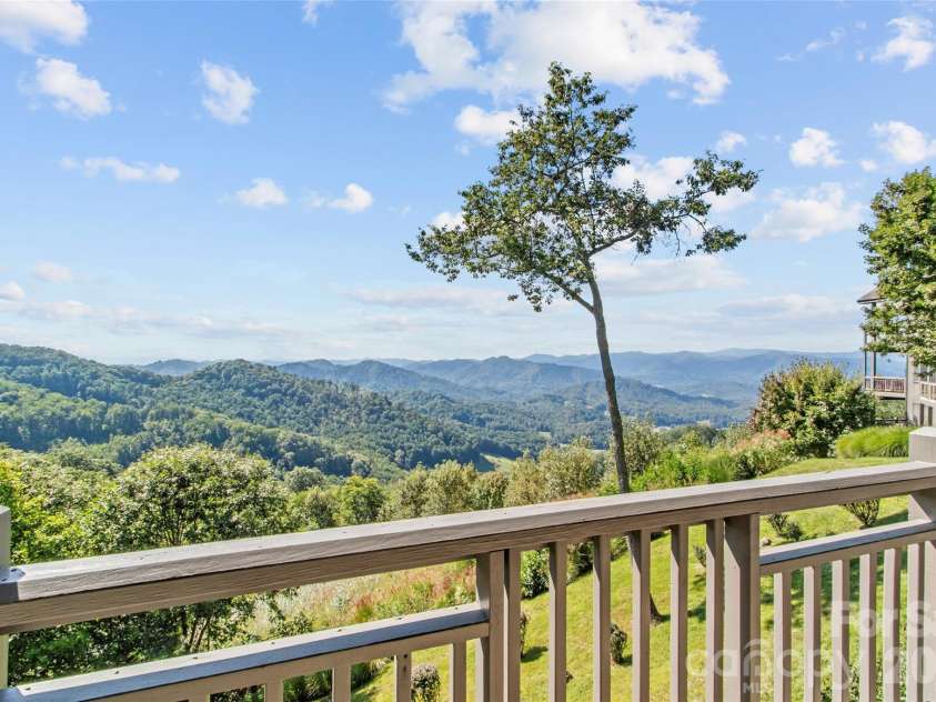 101 Spring Rock Road, Burnsville, NC 28714.  MLS# CAR4368484, YatesRealty ID 16605. 