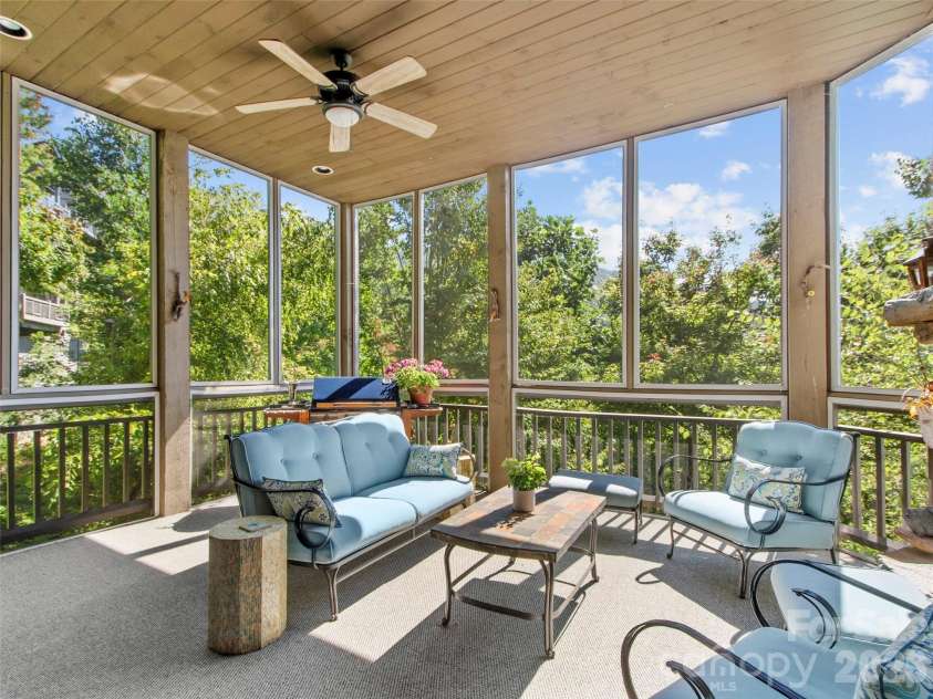 101 Spring Rock Road, Burnsville, NC 28714.  MLS# CAR4368484, YatesRealty ID 16605. 