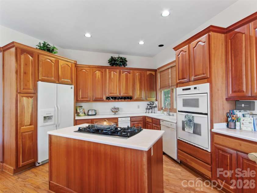 101 Spring Rock Road, Burnsville, NC 28714.  MLS# CAR4368484, YatesRealty ID 16605. 