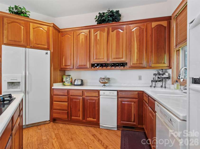 101 Spring Rock Road, Burnsville, NC 28714.  MLS# CAR4368484, YatesRealty ID 16605. 
