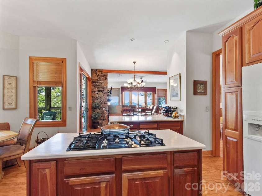 101 Spring Rock Road, Burnsville, NC 28714.  MLS# CAR4368484, YatesRealty ID 16605. 