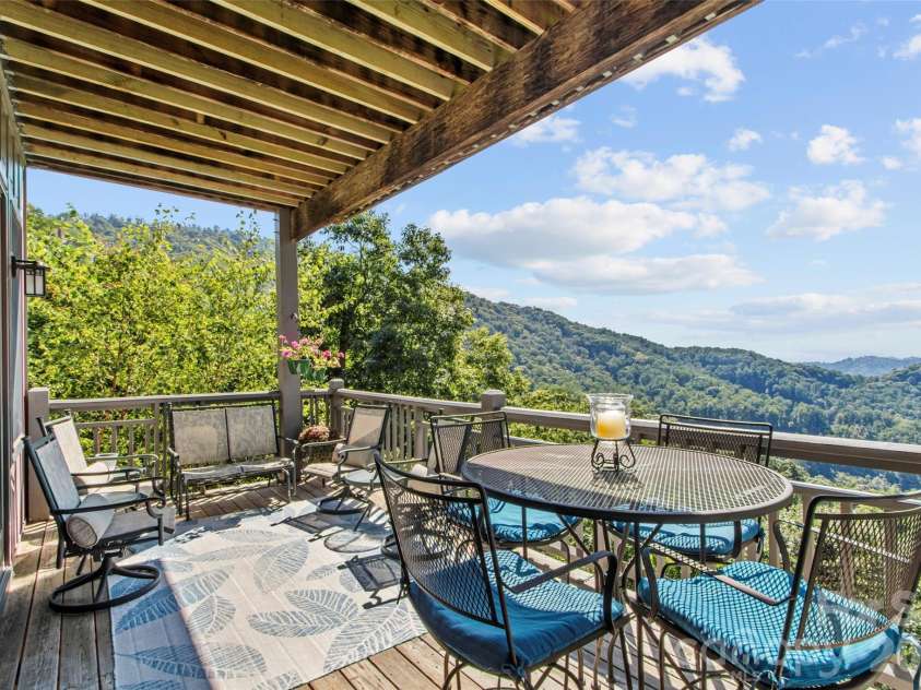 101 Spring Rock Road, Burnsville, NC 28714.  MLS# CAR4368484, YatesRealty ID 16605. 
