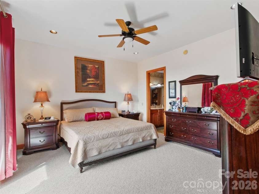 101 Spring Rock Road, Burnsville, NC 28714.  MLS# CAR4368484, YatesRealty ID 16605. 