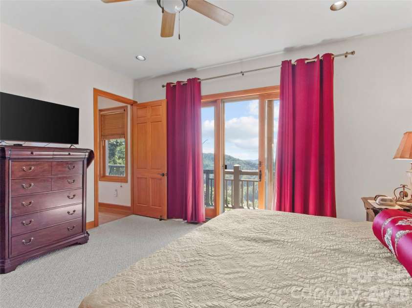 101 Spring Rock Road, Burnsville, NC 28714.  MLS# CAR4368484, YatesRealty ID 16605. 