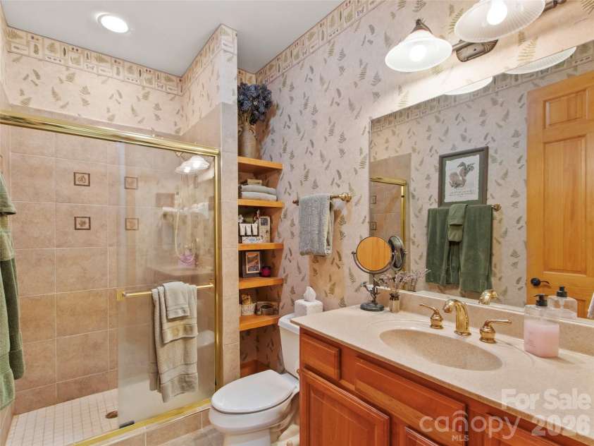 101 Spring Rock Road, Burnsville, NC 28714.  MLS# CAR4368484, YatesRealty ID 16605. 