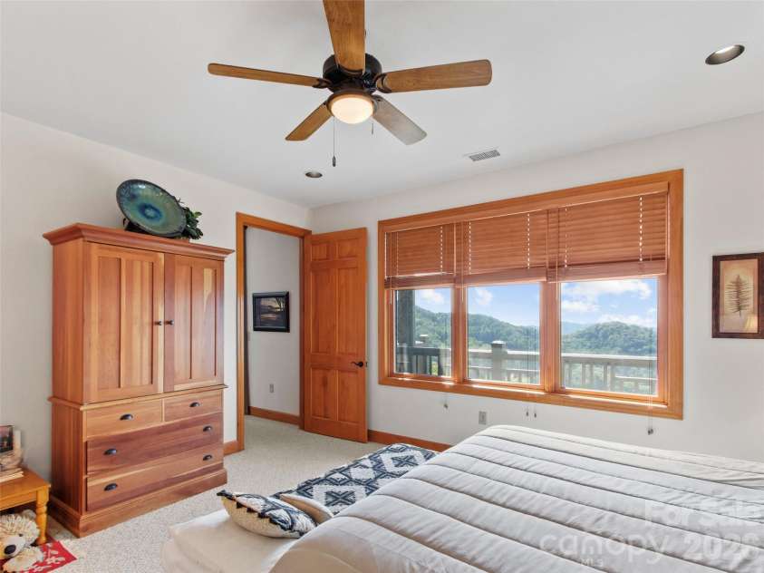 101 Spring Rock Road, Burnsville, NC 28714.  MLS# CAR4368484, YatesRealty ID 16605. 
