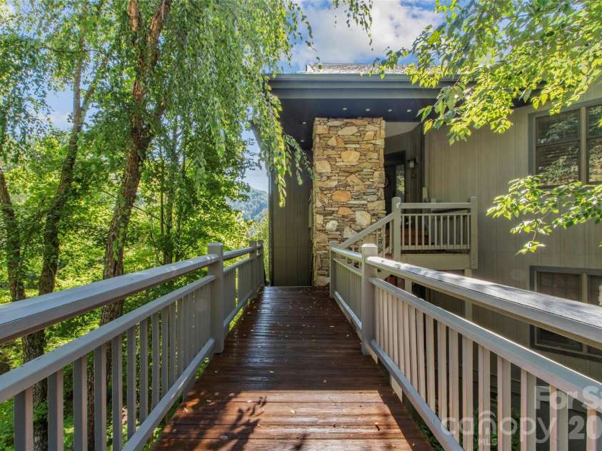 101 Spring Rock Road, Burnsville, NC 28714.  MLS# CAR4368484, YatesRealty ID 16605. 