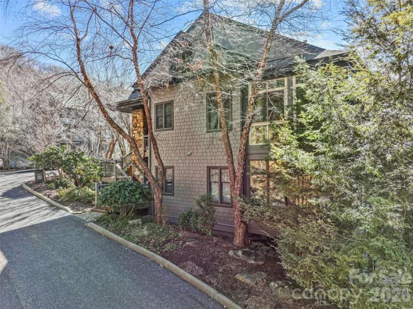 101 Spring Rock Road, Burnsville, NC 28714.  MLS# CAR4368484, YatesRealty ID 16605. 