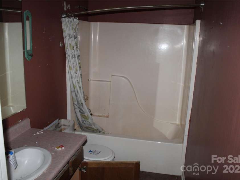 5164 Ralph Winchester Road, Lenoir, NC 28645.  MLS# CAR4245425, YatesRealty ID 16607. Master Bath