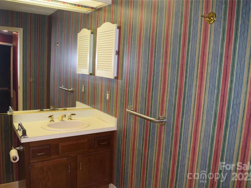 374 Skylark Lane, Waynesville, NC 28786.  MLS# CAR4247078, YatesRealty ID 16608. Second Bath