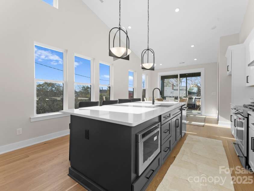 2201 Catalina Avenue, Charlotte, NC 28206.  MLS# CAR4200903, YatesRealty ID 16609. 