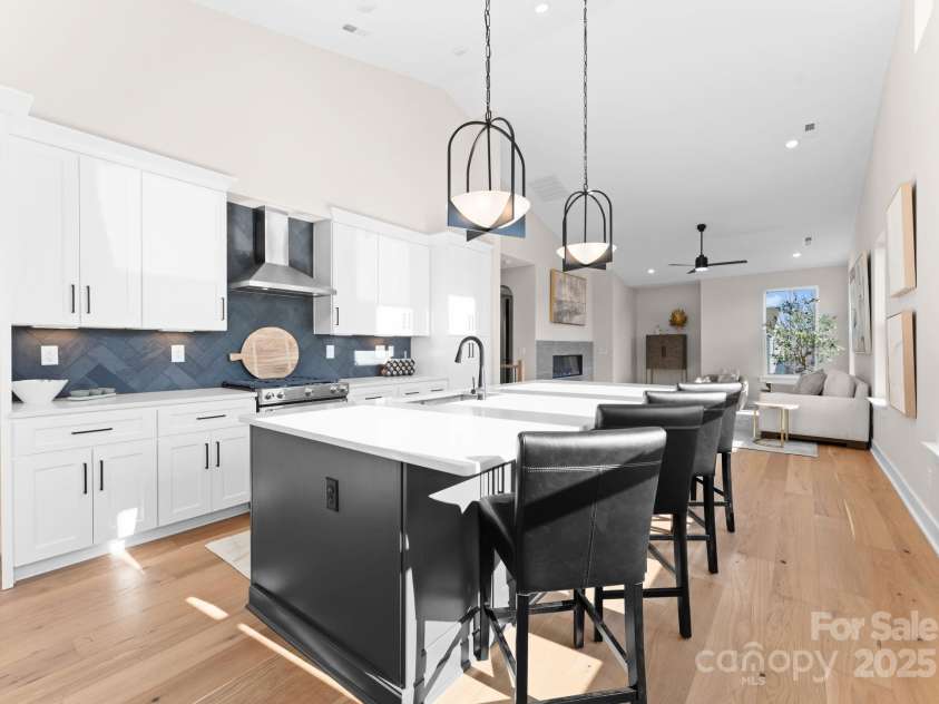 2201 Catalina Avenue, Charlotte, NC 28206.  MLS# CAR4200903, YatesRealty ID 16609. 