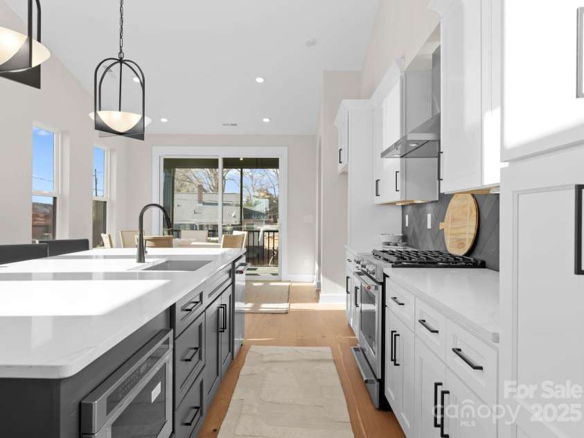 2201 Catalina Avenue, Charlotte, NC 28206.  MLS# CAR4200903, YatesRealty ID 16609. 