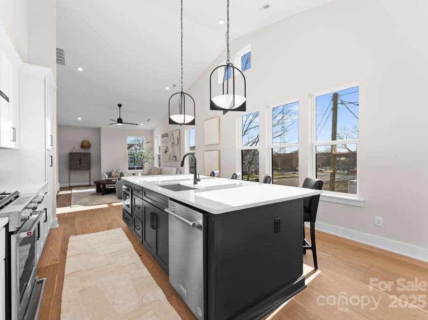 2201 Catalina Avenue, Charlotte, NC 28206.  MLS# CAR4200903, YatesRealty ID 16609. 