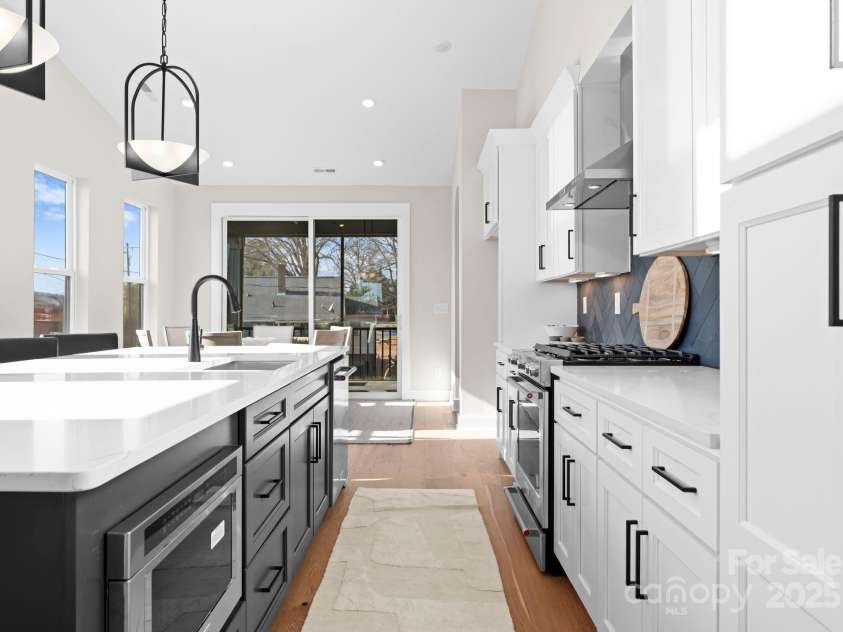 2201 Catalina Avenue, Charlotte, NC 28206.  MLS# CAR4200903, YatesRealty ID 16609. 