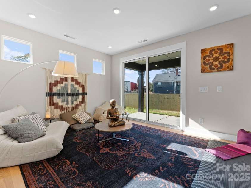 2201 Catalina Avenue, Charlotte, NC 28206.  MLS# CAR4200903, YatesRealty ID 16609. 