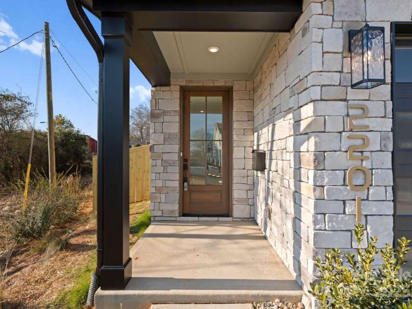 2201 Catalina Avenue, Charlotte, NC 28206.  MLS# CAR4200903, YatesRealty ID 16609. 