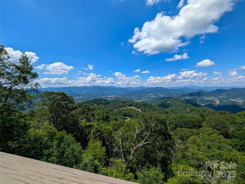 30 Club Villa Court, Burnsville, NC 28714.  MLS# CAR4278164, YatesRealty ID 1661. 