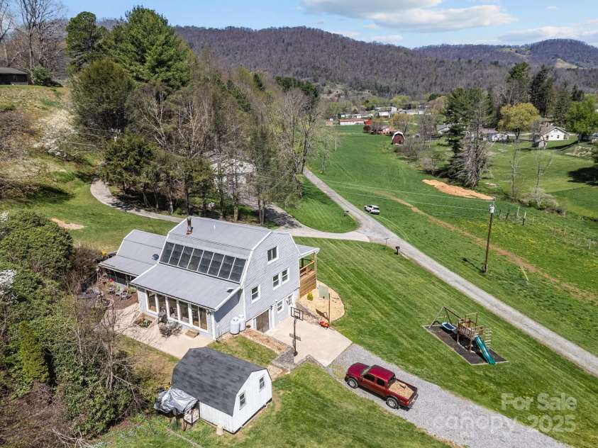 15 Ravenwood Ridge, Canton, NC 28716.  MLS# CAR4241915, YatesRealty ID 16615. 