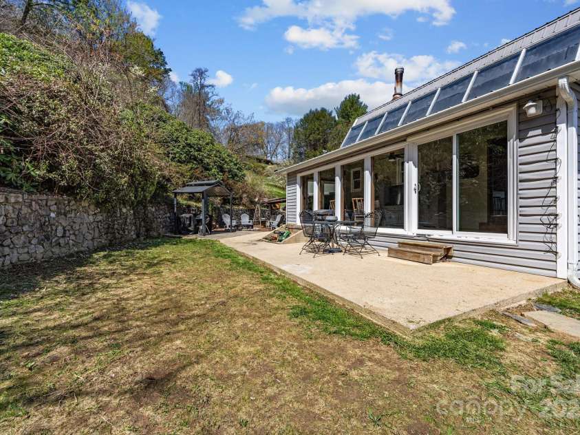 15 Ravenwood Ridge, Canton, NC 28716.  MLS# CAR4241915, YatesRealty ID 16615. 