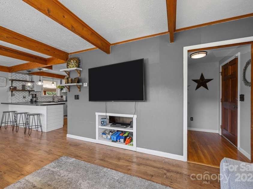 15 Ravenwood Ridge, Canton, NC 28716.  MLS# CAR4241915, YatesRealty ID 16615. 