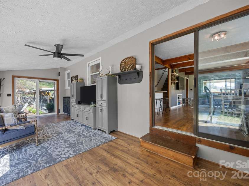 15 Ravenwood Ridge, Canton, NC 28716.  MLS# CAR4241915, YatesRealty ID 16615. 