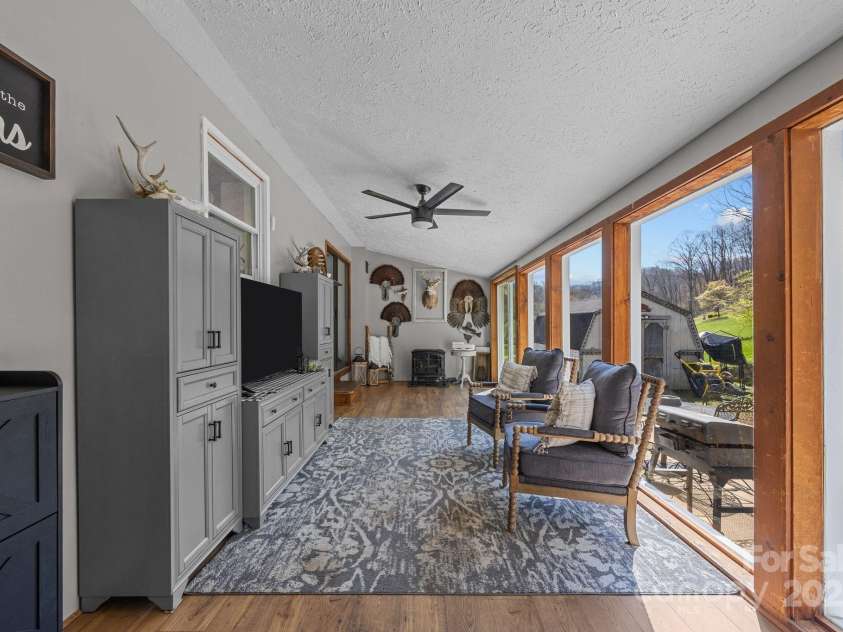 15 Ravenwood Ridge, Canton, NC 28716.  MLS# CAR4241915, YatesRealty ID 16615. 