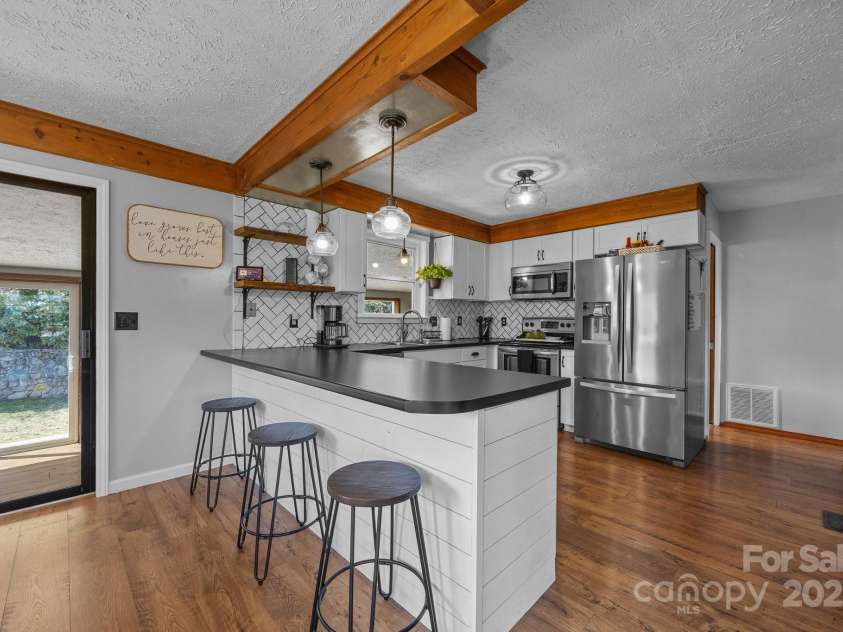 15 Ravenwood Ridge, Canton, NC 28716.  MLS# CAR4241915, YatesRealty ID 16615. 