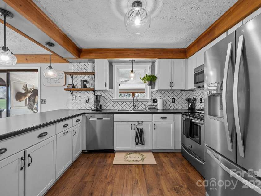 15 Ravenwood Ridge, Canton, NC 28716.  MLS# CAR4241915, YatesRealty ID 16615. 