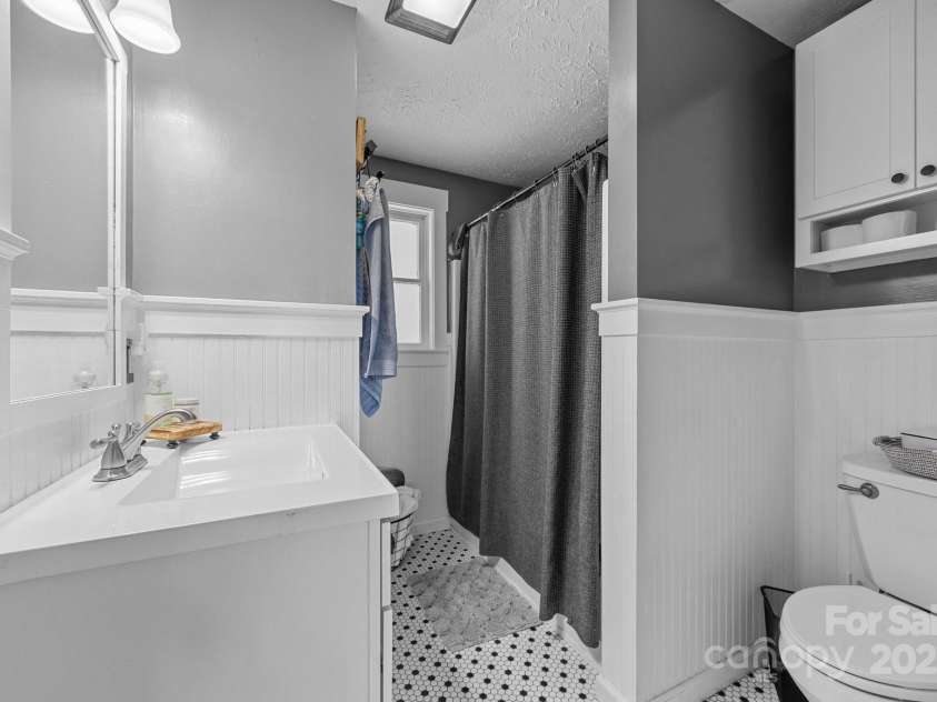 15 Ravenwood Ridge, Canton, NC 28716.  MLS# CAR4241915, YatesRealty ID 16615. 