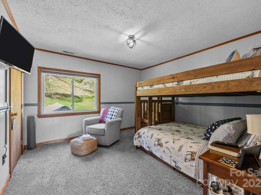 15 Ravenwood Ridge, Canton, NC 28716.  MLS# CAR4241915, YatesRealty ID 16615. 