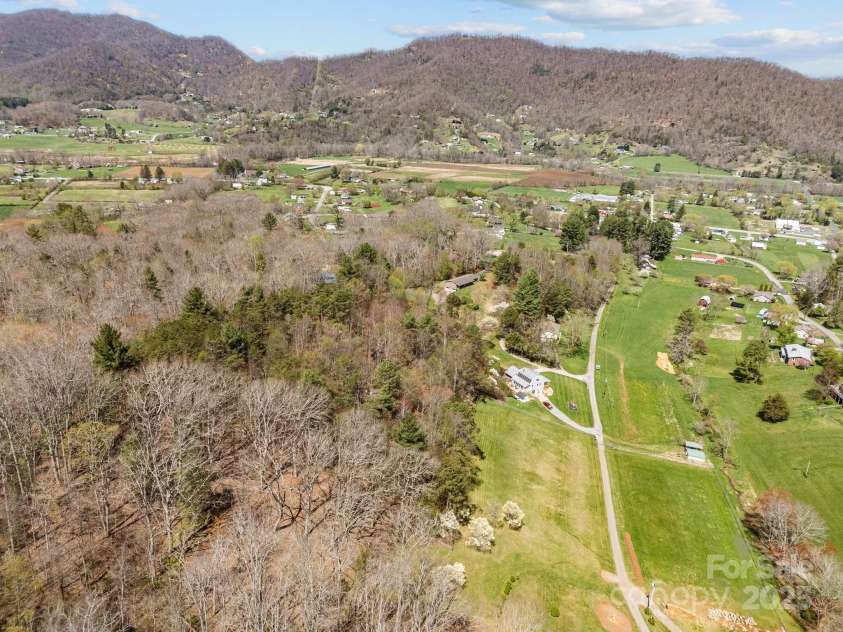 15 Ravenwood Ridge, Canton, NC 28716.  MLS# CAR4241915, YatesRealty ID 16615. 